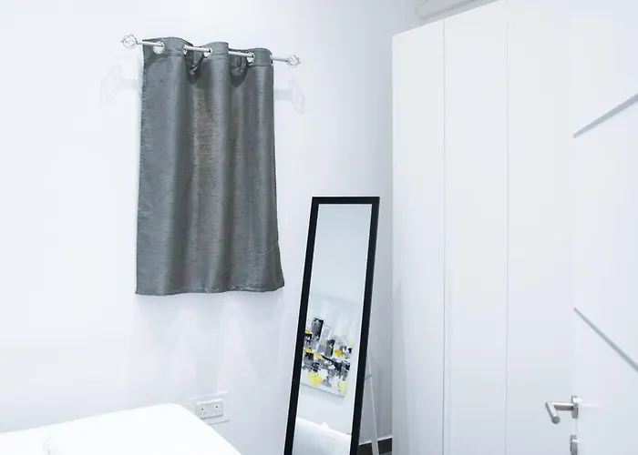 Valletta Waterfront Backyard Flat By Arco Collection *