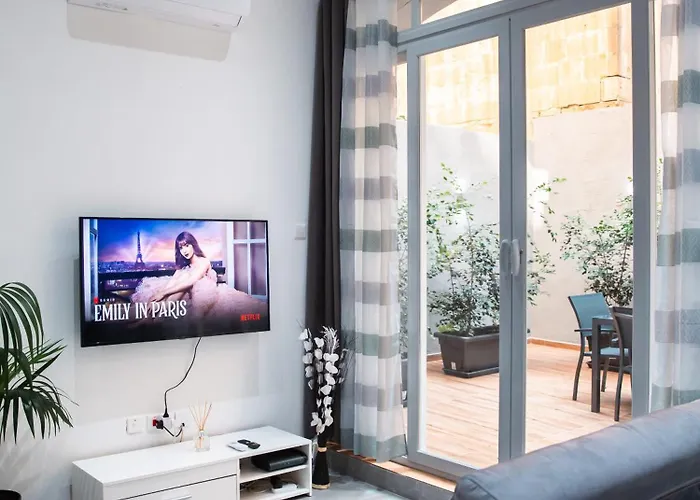 Valletta Waterfront Backyard Flat By Arco Collection *