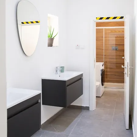 Valletta Waterfront Backyard Flat By Arco Collection Floriana