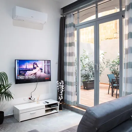 Valletta Waterfront Backyard Flat By Arcobnb *